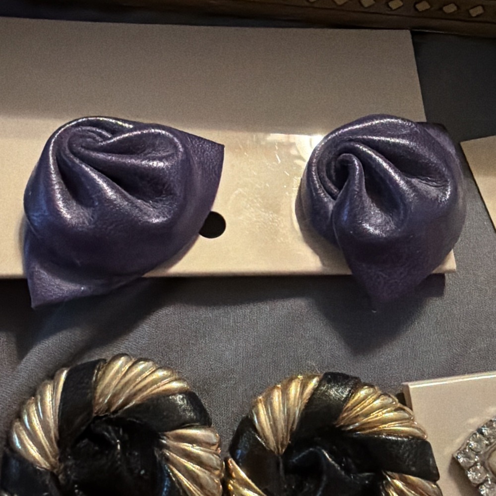 4 Pair Of Vintage Shoe Clips Plastic Unique Retro Shoe Accessories - Picture 3 of 8